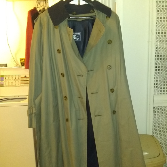 Men's Burberry full lined  Trenchcoat worn only 4x - Picture 2 of 3